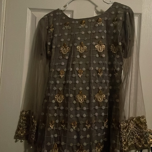 Brand new 3 piece embroidered net suit with gharara style pant - Picture 4 of 7